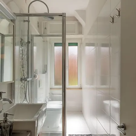 Guesthost - Bright Flat In Lungotevere Flaminio *