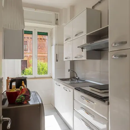 Guesthost - Bright Flat In Lungotevere Flaminio Róma